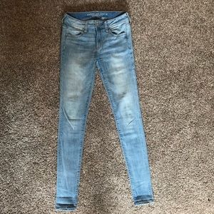 American Eagle | Light Wash Jeans
